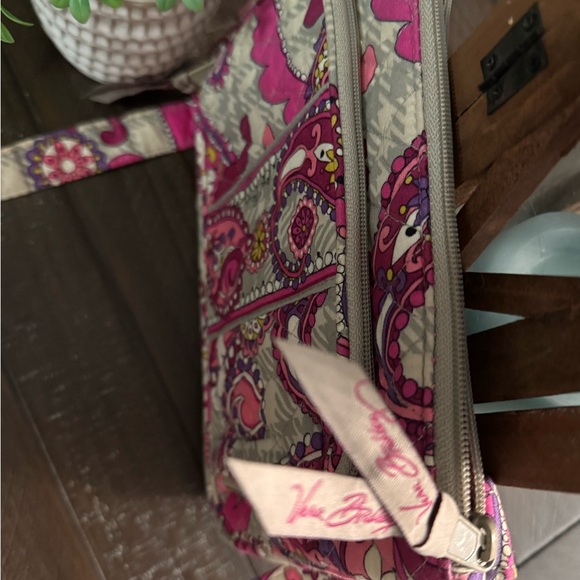 Vera Bradley crossbody - Picture 4 of 5